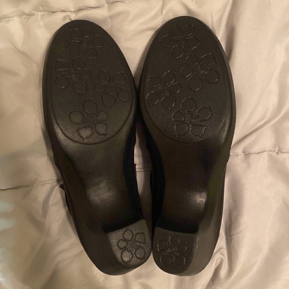 Brand new Easy Street Bennett booties - Picture 4 of 5